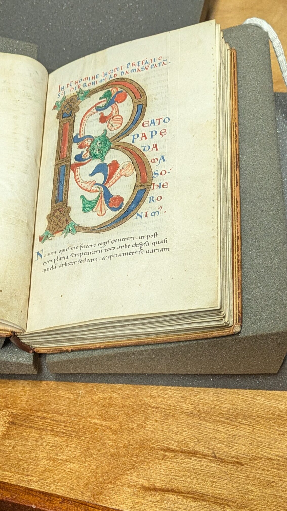 Page of Wadham's copy of the Book of Gospels, with a large letter B illuminated in Blue and Red.